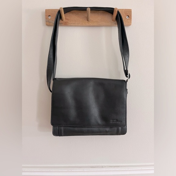 Derek Alexander Bristol medium crossbody in black leather - Picture 1 of 13